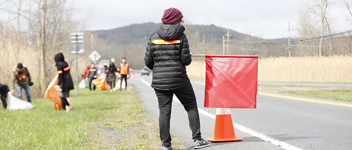 Dozens of Students Volunteer in Town Clean-up Activities on Earth Day 